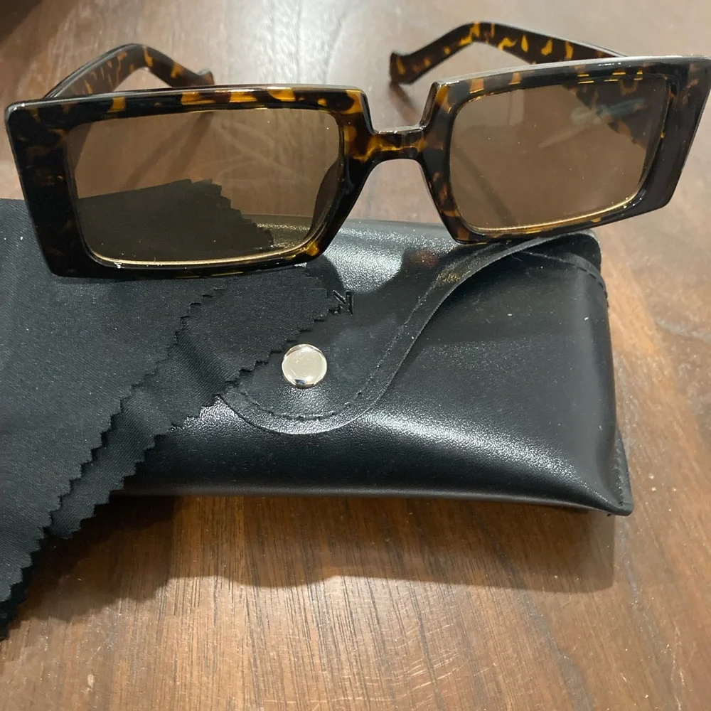 Sunglasses Brown animal print square